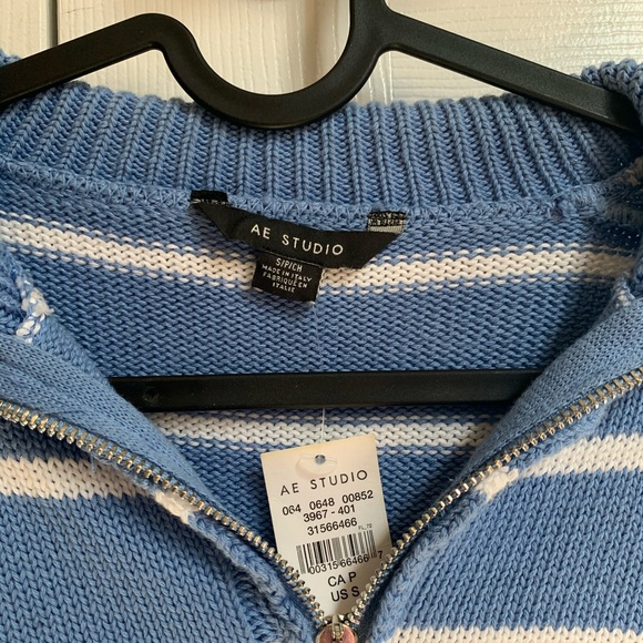 NEW WITH TAGS QUARTER ZIP - Picture 3 of 5